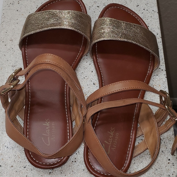 These have sold. CLARKS - Picture 3 of 4